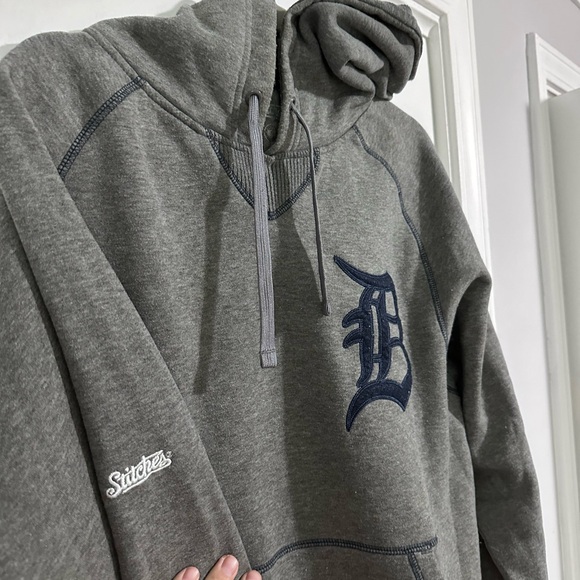Stitches Detroit Tigers Sweatshirt - Picture 2 of 3